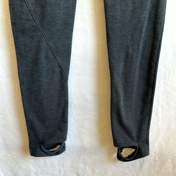 Charcoal gray high-rise stirrup yoga leggings, size L - Picture 5 of 8
